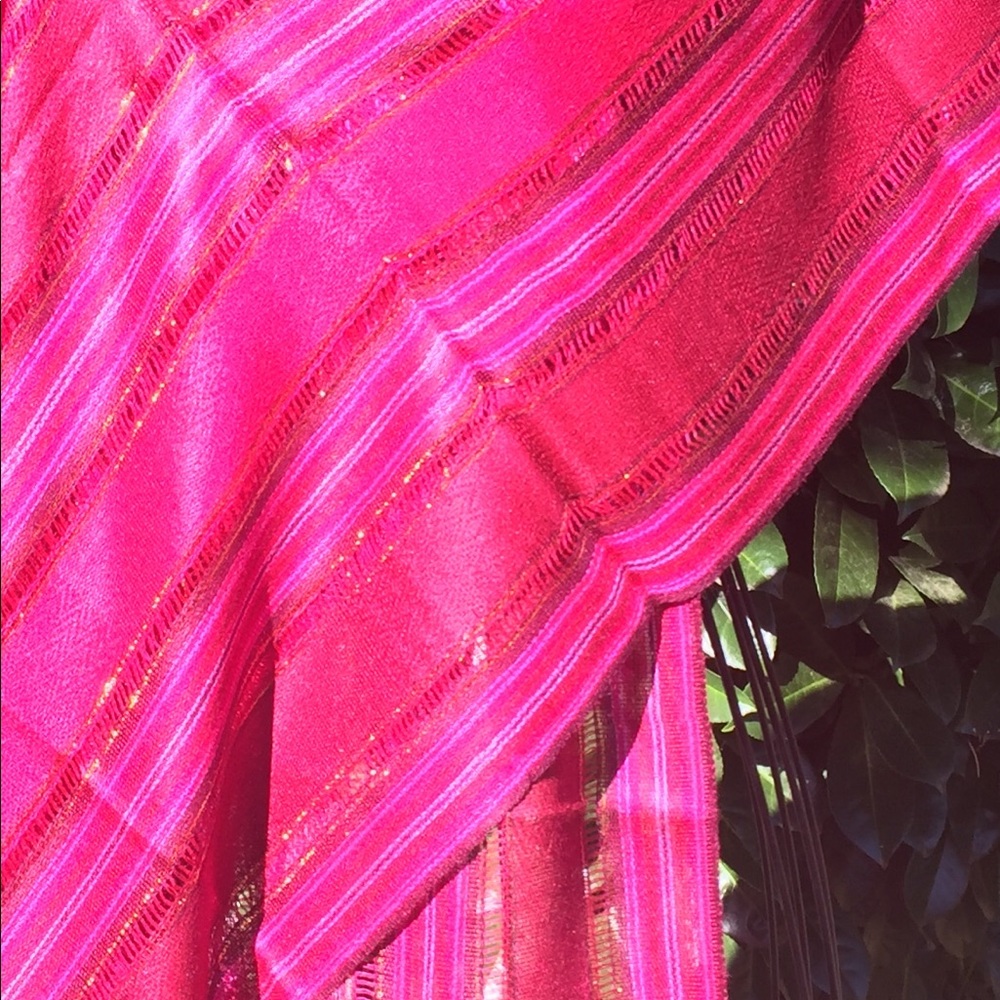 Barbie Hot Pink Brand New Brilliant Fuchsia Lightweight Neck Scarf Shawl Ecuado